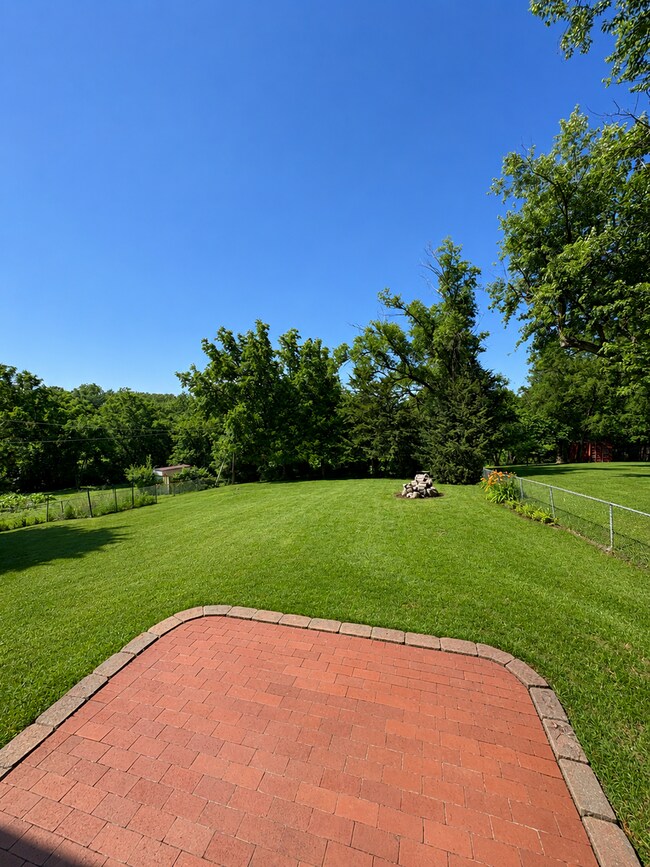Building Photo - Spacious 4 Bed / 2.5 Bath Home on Nearly 3/4 Acre Lot with Walkout Basement and Multiple Living A...