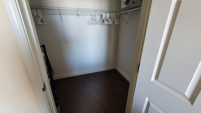 Building Photo - ***GORGEOUS FURNISHED 1 BEDROOM CONDO AT A...