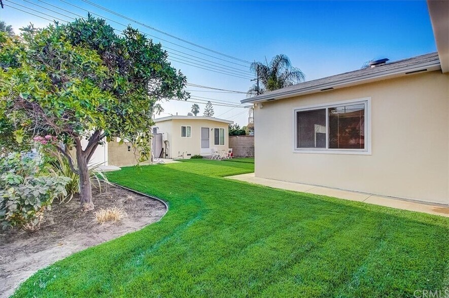 https://my.matterport.com/show/?m=jzeRU6tT8Ln - 1331 N Lincoln St