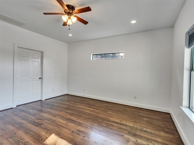 Building Photo - 4730 Bell St