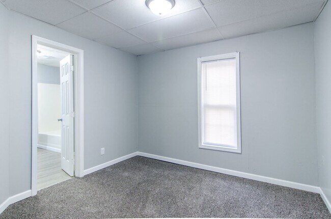 Building Photo - 2 Bed 1 Bath House