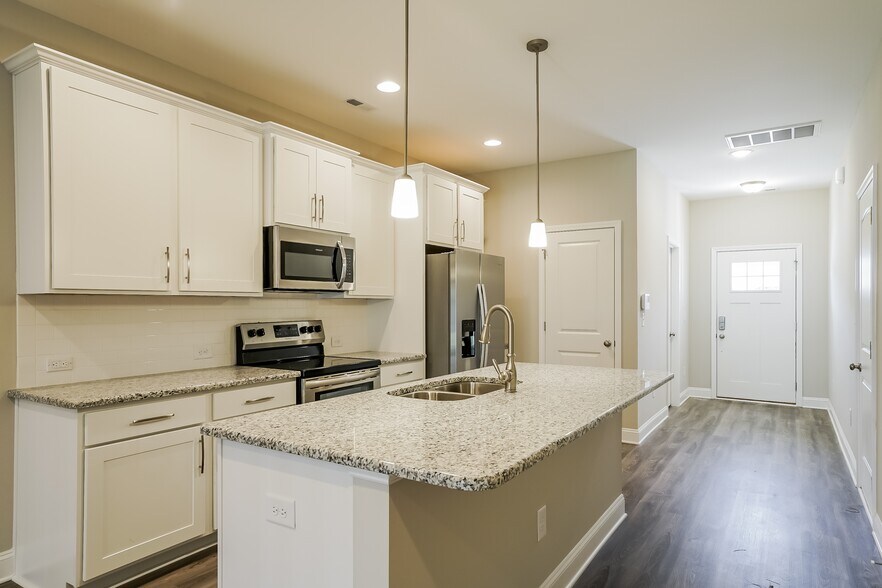 Building Photo - 7228 Bellacroft Dr