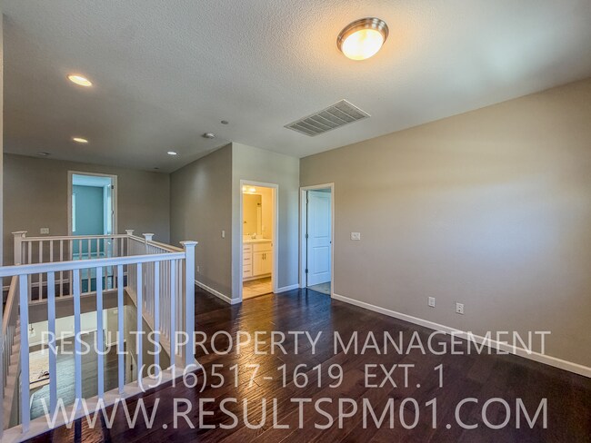 Building Photo - 1041 Bridlewood Dr