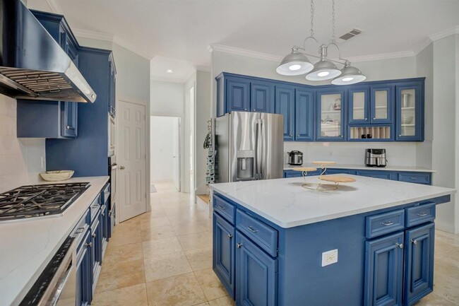 Building Photo - 301 Winding Oak Ln S