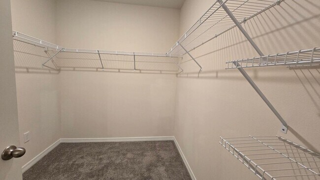 Building Photo - Beautiful 4 Bedroom, 2 bath home is Availa...