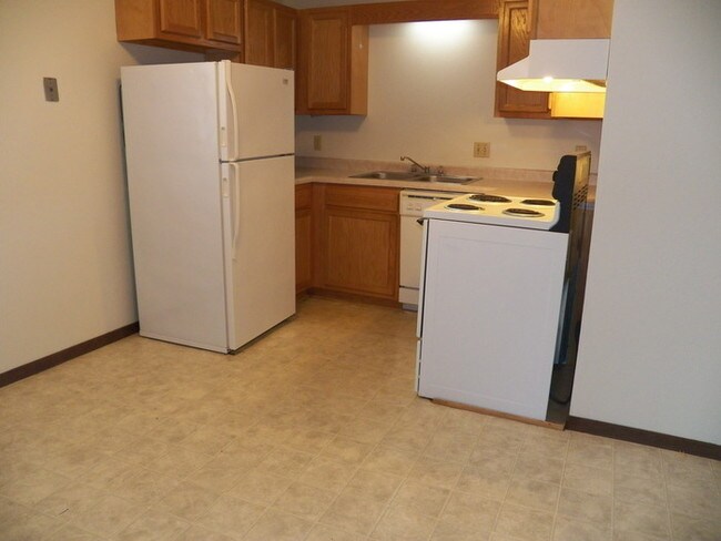 Building Photo - Large 2 bedroom!  Move In Special!!