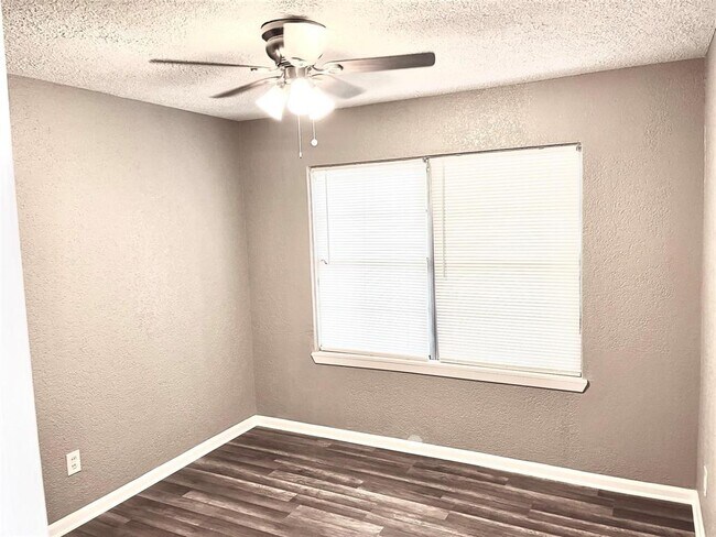 Building Photo - 903 Roper St