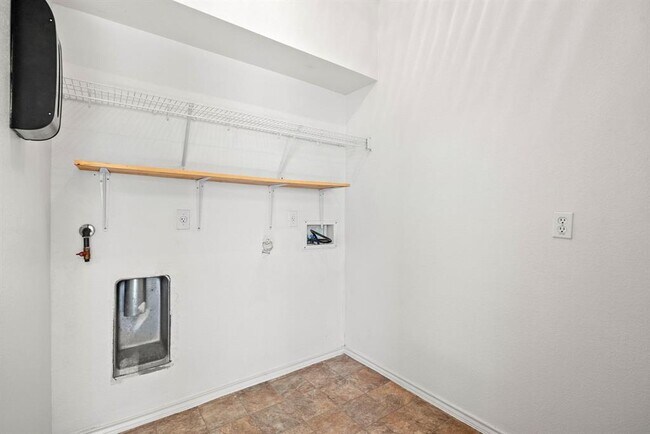 Building Photo - 709B Jane Austen Trail