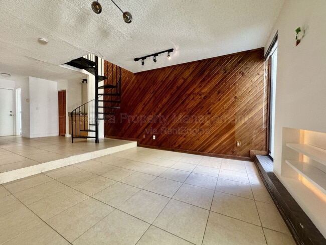 Building Photo - 2180 SW 9th Ave