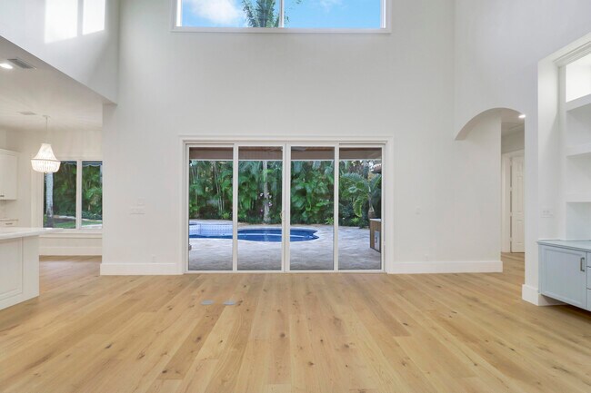 Building Photo - 142 Segovia Way