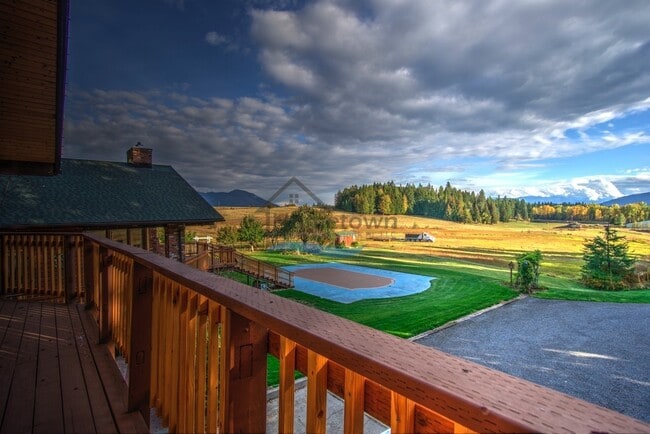 Building Photo - Custom Country Home With Spectacular Views...