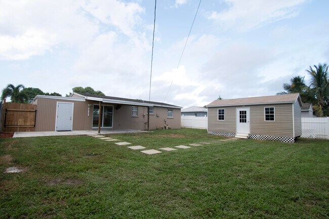 Building Photo - 2032 Worthington Rd