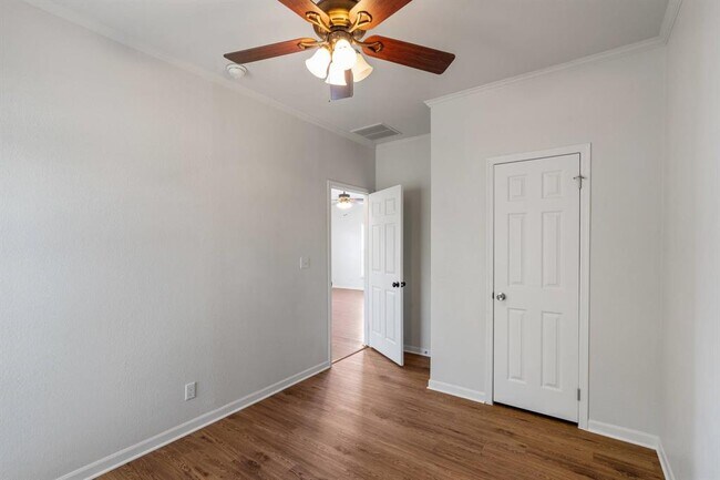 Building Photo - 289 Heatherwood Dr