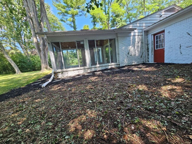 Building Photo - Private 4 Bedroom Home on 0.75 Acres with Great Room Fireplace, Wet Bar & 3-Season Room, 2 Car At...