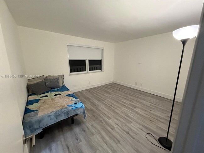 Building Photo - 301 SE 3rd St