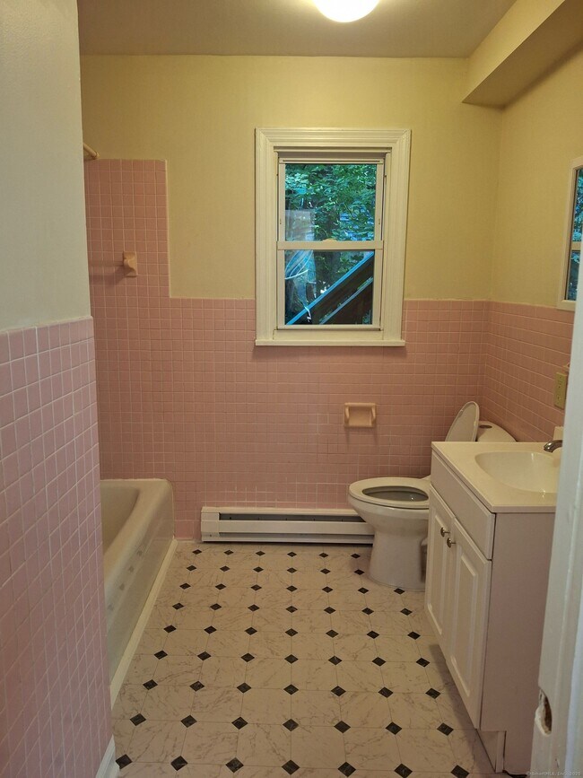 Building Photo - 14B Division St