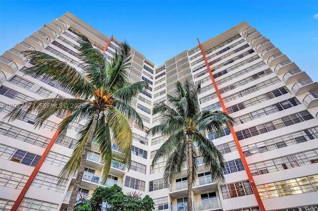 Building Photo - 1351 NE Miami Gardens Dr