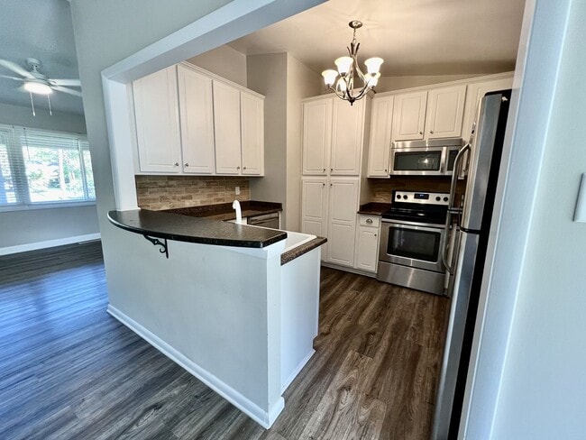 Building Photo - 3-Bedroom Home In Laurel Manor - Fenced Ba...