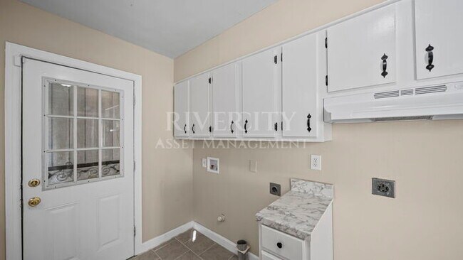 Building Photo - 1290 Dellwood Ave