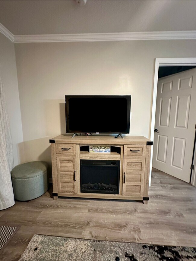 Building Photo - 45 Folly Field Rd