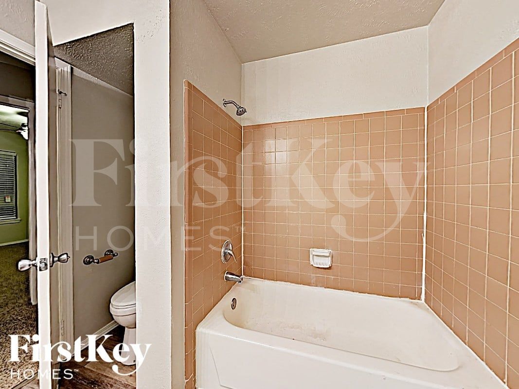Building Photo - 2805 Galemeadow Dr