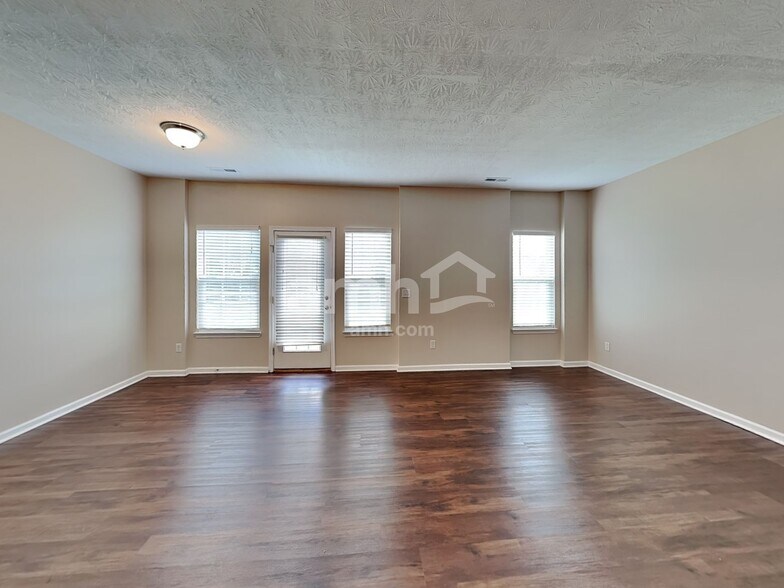 Building Photo - 5929 Marsh Cir