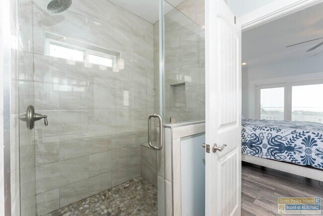 Building Photo - 133 Oleander Dr