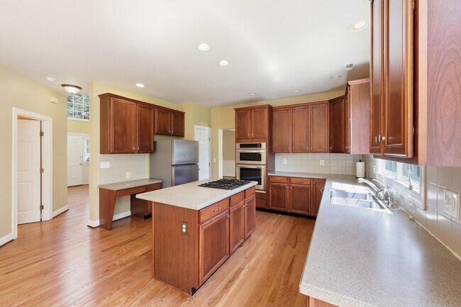 Building Photo - 4823 Vista Ridge Dr