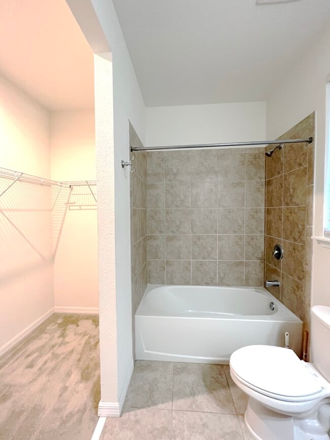 Building Photo - 12645 Salomon Cove Dr