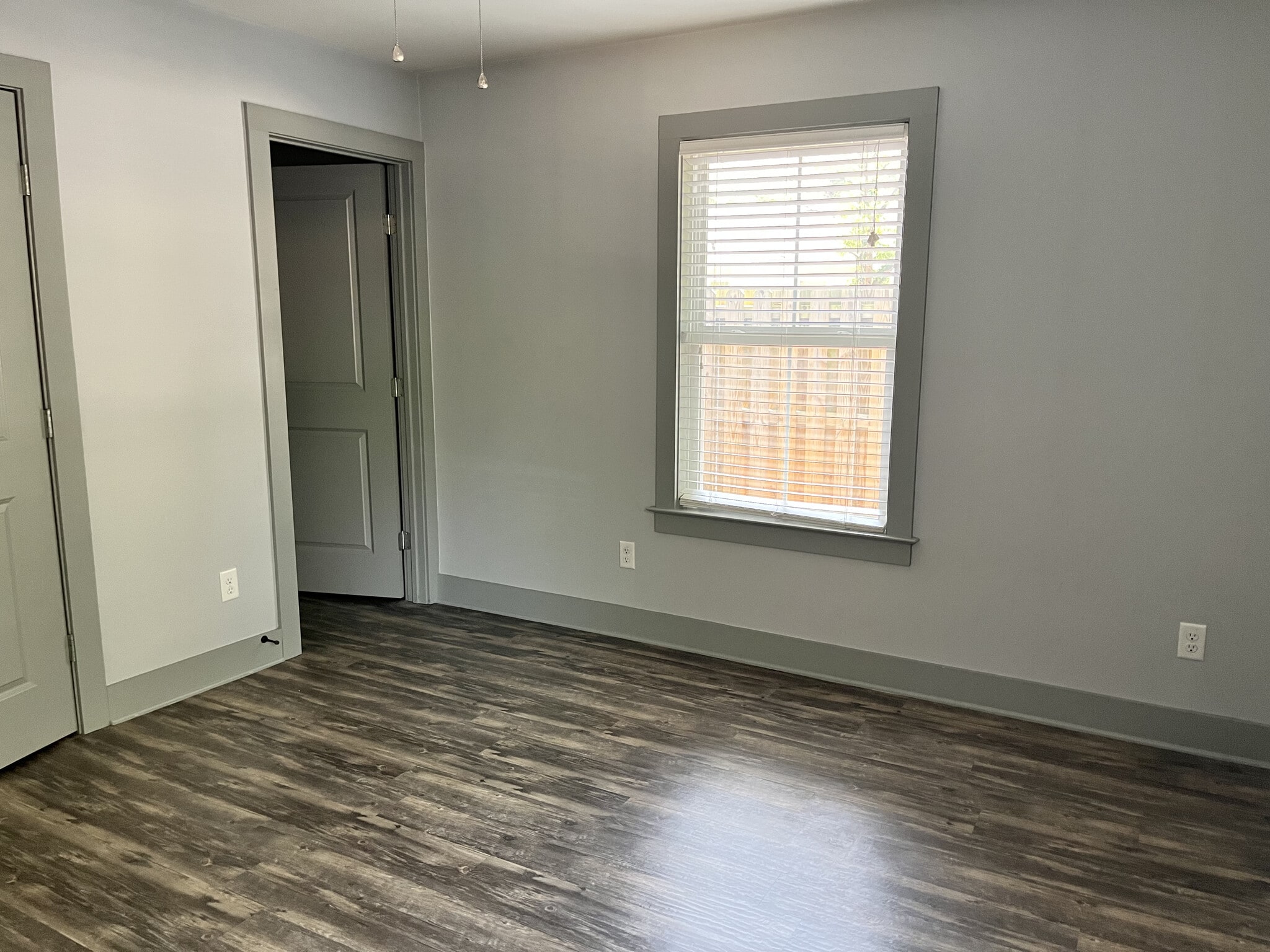 (B) 3rd bedroom with large closet and private bath - 202 Dixie Ave