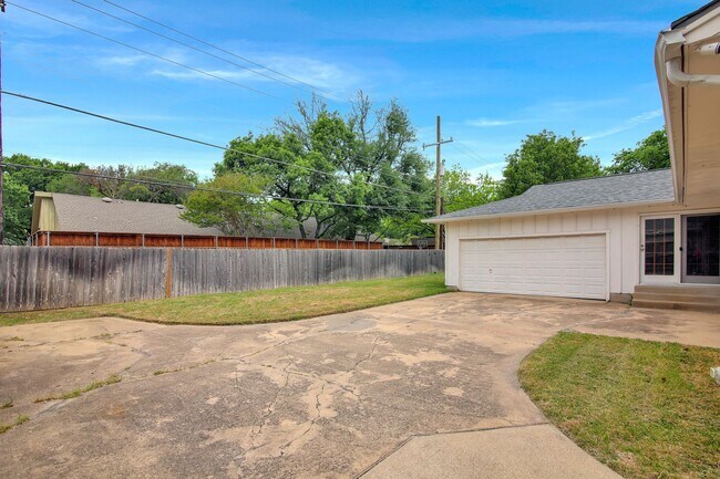 Building Photo - Newberry Drive