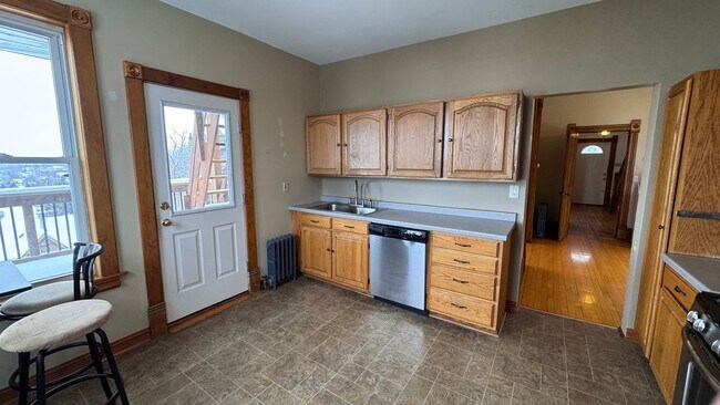 Building Photo - 1712 W 3rd St