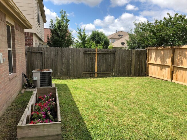 Building Photo - 19615 Hollington Dr