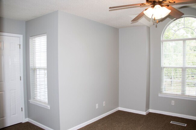 Building Photo - Quail Hollow