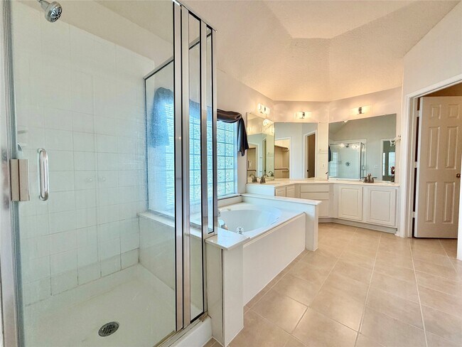 Building Photo - 7426 Maple Run Dr