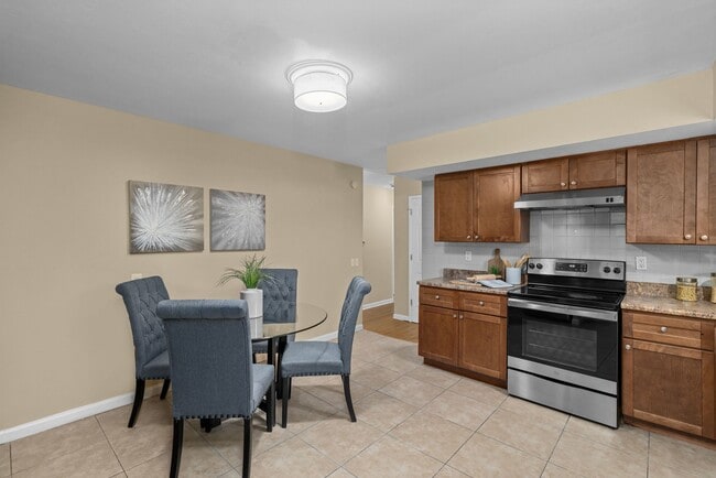 Building Photo - 615 Wren Dr