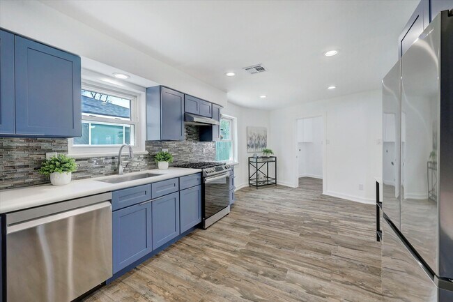 Building Photo - 5802 Valkeith Dr