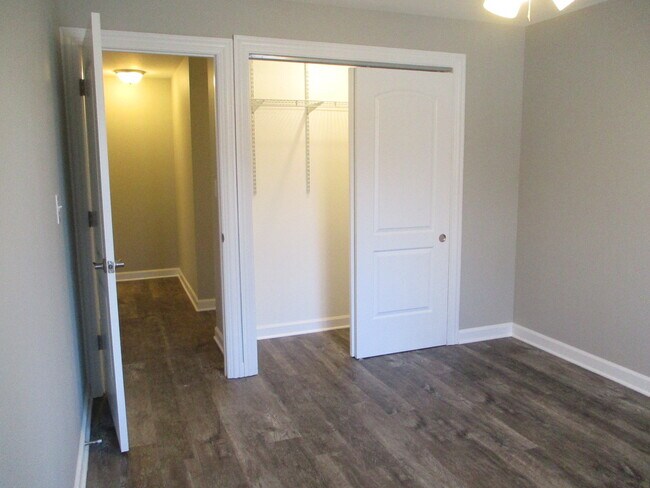 Building Photo - 580 Somerset Ln