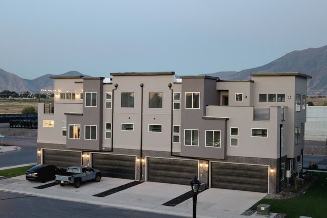 Building Photo - 557 W 1810 N