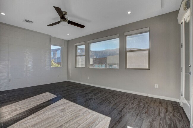 Building Photo - 6005 Andezano Dr