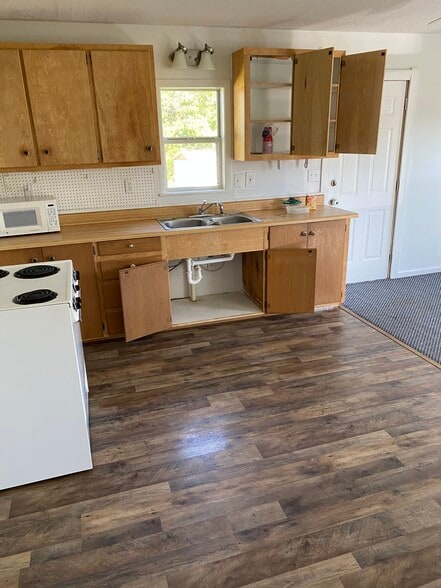 Kitchen sink - 5510 State Hwy J