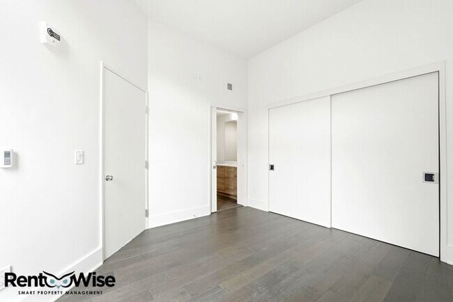 Building Photo - 1075 Market St