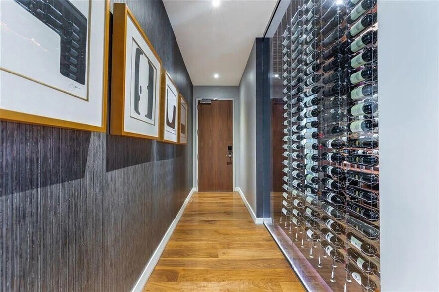 Building Photo - 210 Lavaca St