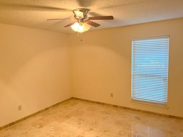 Building Photo - 3904 Woodbury Ct