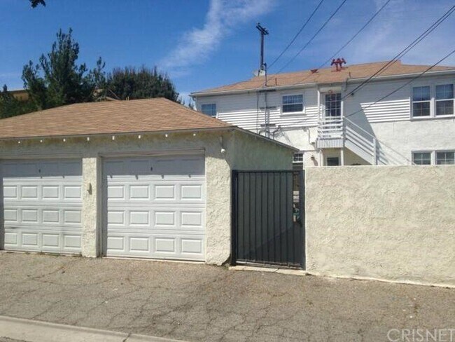 Building Photo - 12710 Oxnard St