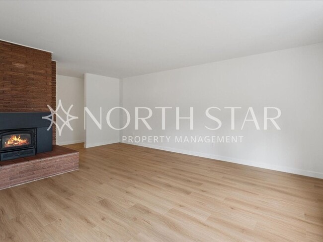 Building Photo - Charming Updated One-Level Home with Spaci...