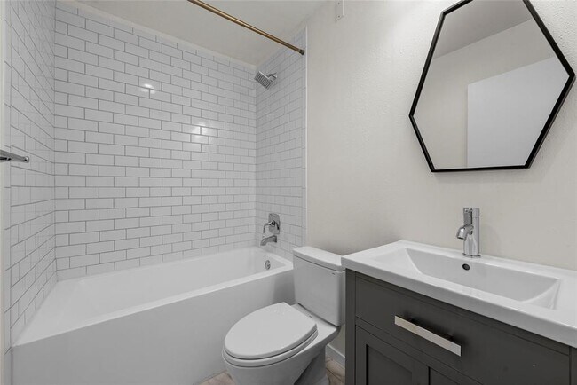 Building Photo - 12906 Irongate Ave