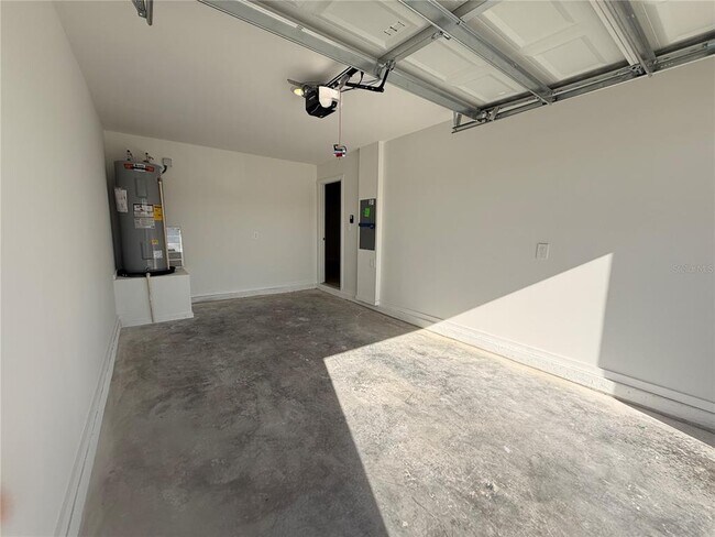 Building Photo - 868 Lynx St