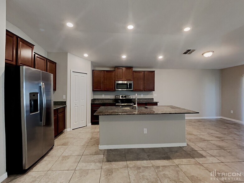 Building Photo - 1615 Broad Winged Hawk Dr
