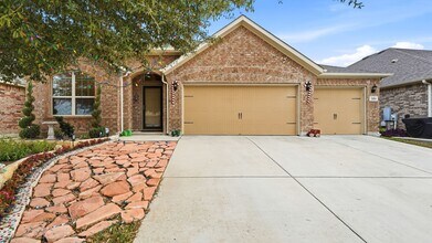 Building Photo - Spacious 3-Bed, 3-Bath Home with Island Kitchen, Loft, and Fenced Yard in New Braunfels